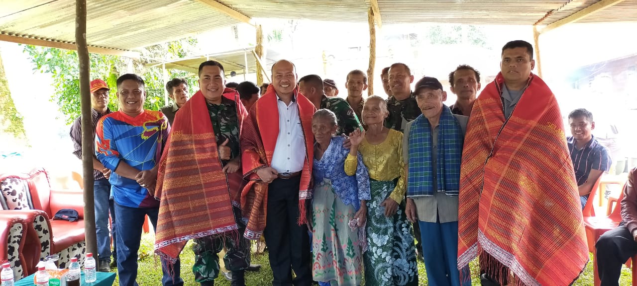Bupati Taput Tutup Karya Bakti Pembukaan Jalan Penghubung Desa Rura Julu Dolok dan Desa Hutajulu Balik