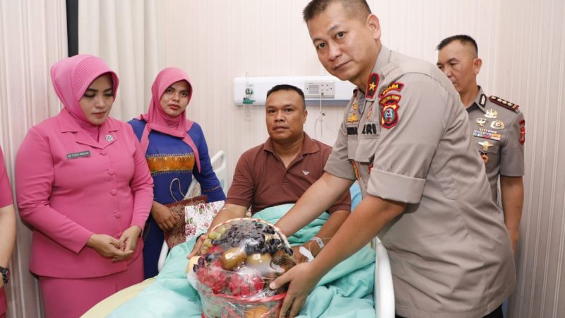 Waka Poldasu Jengguk Korban Bom