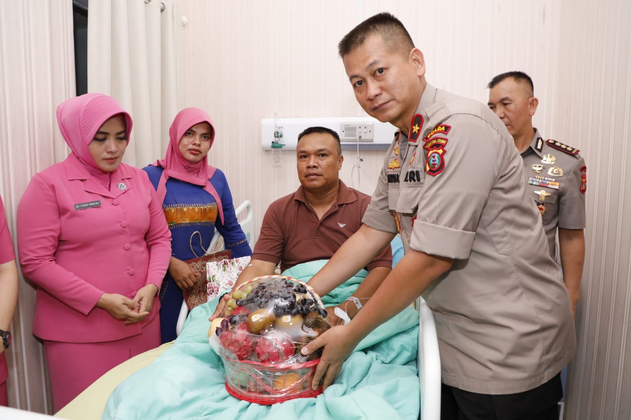 Waka Poldasu Jengguk Korban Bom