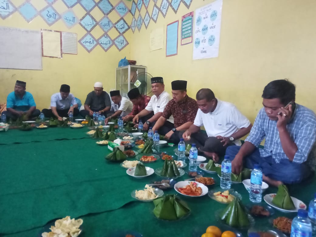 Marzuki Hamid Nikmati Keuduri Maulid Bersama Warga Pondok Kemuning