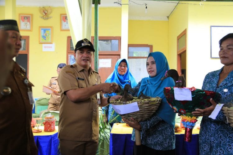 Wujudkan Desa Mandiri Pangan, Bupati Beri Bantuan Ternak Bebek