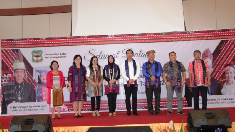 68 Peserta Ikuti Lomba Fashion Show Pada Peringatan Hari Ulos Kota Pematangsiantar