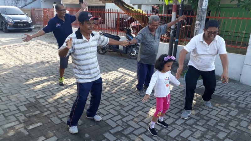 Jaga Kesehatan Anggota DPRD Kota Medan Antonius Devolis Tumanggor Senam Bersama Masyarakat