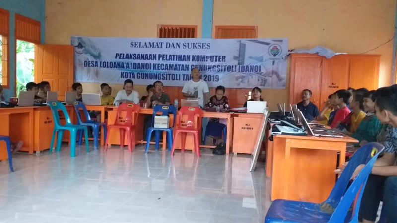 Luar biasa…!!!! Pelatihan Komputer di Desa Loloanaa Idanoi Dibuka Secara Resmi oleh Kepala Desa