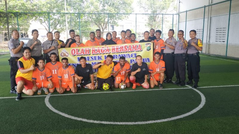 Polsek Karawaci Mengadakan Pertandingan Persaudaraan Futsal