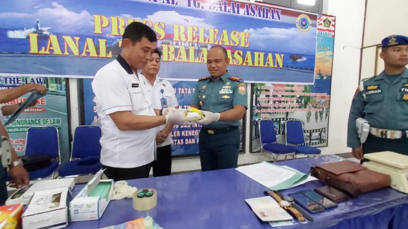 Lanal Tanjung Balai Asahan Laksanakan Serah terima tersangka dan barang bukti narkotika kepada BNNP Sumut