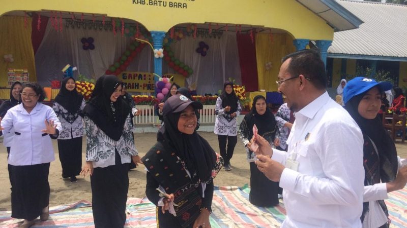 Plt.Disdik Batu Bara  Ilyas Sitorus Ikut Serta Memeriahkan Peringatan Hari Guru Di SD 014706