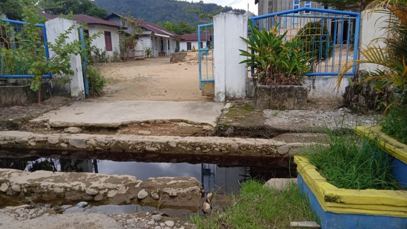 Jemaat Gereja Keluhkan Lambatnya pembangunan Jembatan Menuju Gereja Pandan