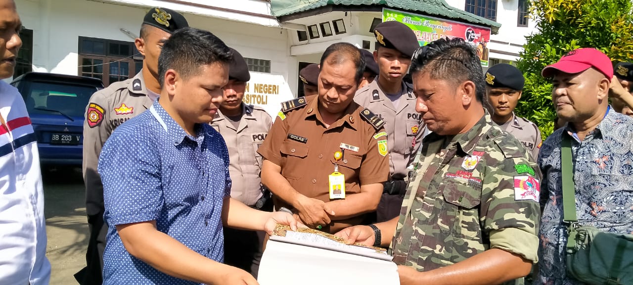 Akibat Banyak Kasus Mangkrak Di Kejari Gunungsitoli Digeruduk LSM GEMPITA