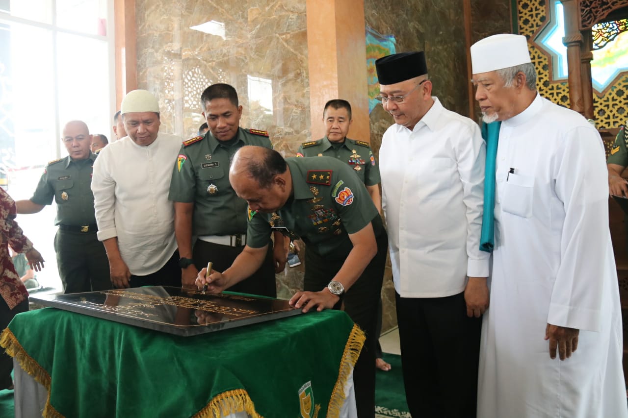 Wali Kota Resmikan Masjid Al Ikhlas Pomdam I/BB
