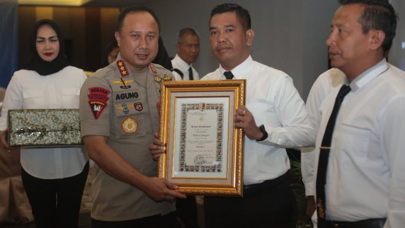 Polres Langsa Terima Piagam Penghargaan Dalam Layanan SKCK
