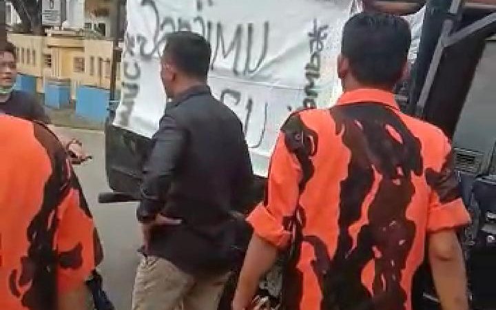 Hendak Demo, Massa Asmara Dihadang Sekelompok Orang Berpakaian OKP
