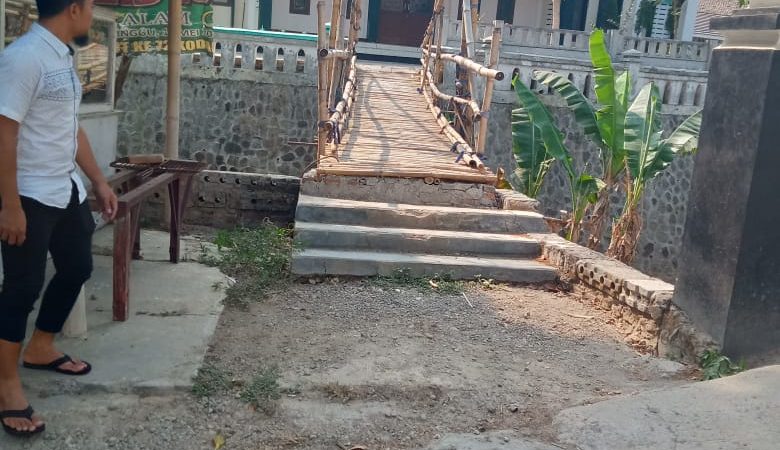 Masyarakat Cibatu Minta ke Pemrop Jabar sarana Jembatan Permanen Menuju Mesjid