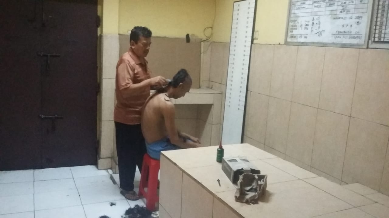 Polsek Metro Penjaringan Jaga Kebersihan Dan Kesehatan Tahanan