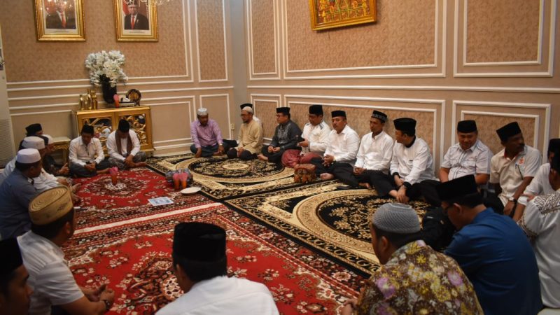 Walikota Subulussalam Dan Rombongan Melayat Ke Rumah Duka Azwir Bupati Aceh Selatan