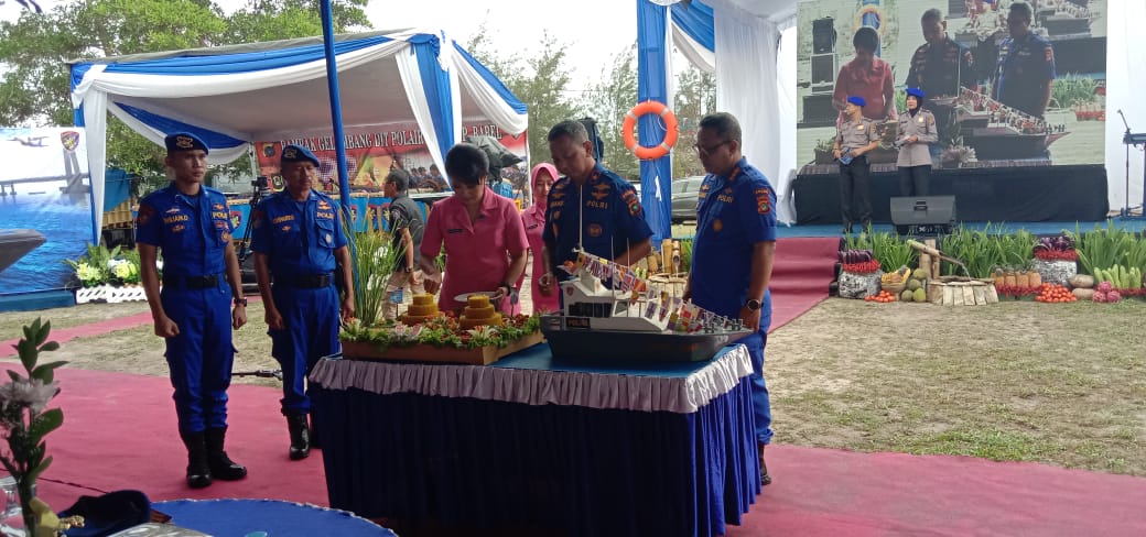 HUT Polairud Ke-69 Kapolda kepulauan Bangka Belitung Brigjen Pol Anang Syarif Hidayat Diawali Dengan Pemotongan Tumpeng