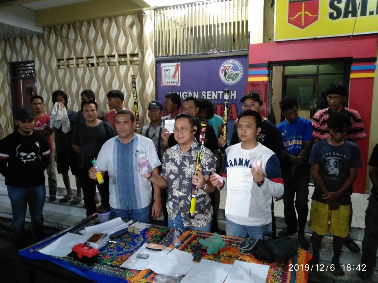 Kampung Narkoba di Grebek Lagi, Satres Narkoba di Teriaki dan Dihujani Petasan