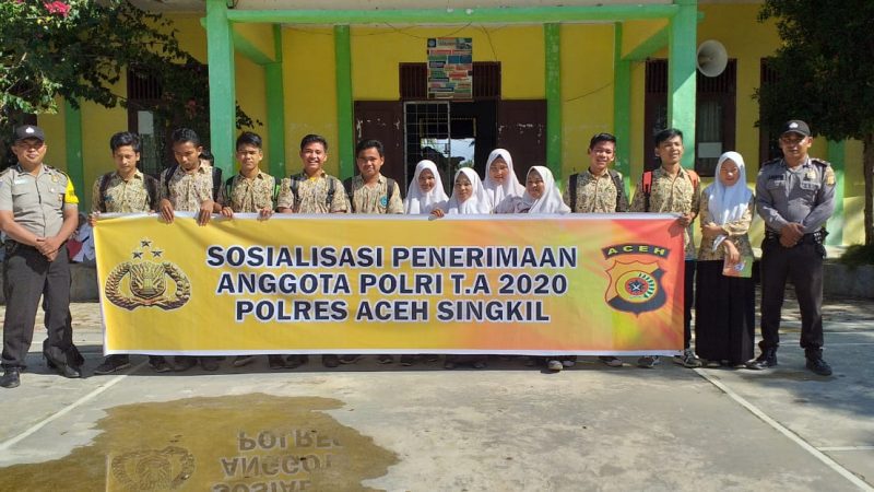POLSEK RUNDENG GELAR SOSIALISASI PENERIMAAN CALON ANGGOTA POLRI DI SMA N 1 RUNDENG