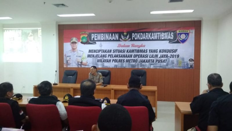 Kasat Binmas Polres Metro Jakarta Pusat AKBP H. Iman Hadi,S.H.,M.H,  Memimpin Kegiatan Pembinaan Pokdarkamtibmas