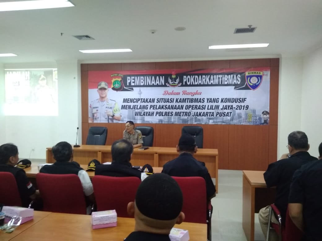 Kasat Binmas Polres Metro Jakarta Pusat AKBP H. Iman Hadi,S.H.,M.H,  Memimpin Kegiatan Pembinaan Pokdarkamtibmas