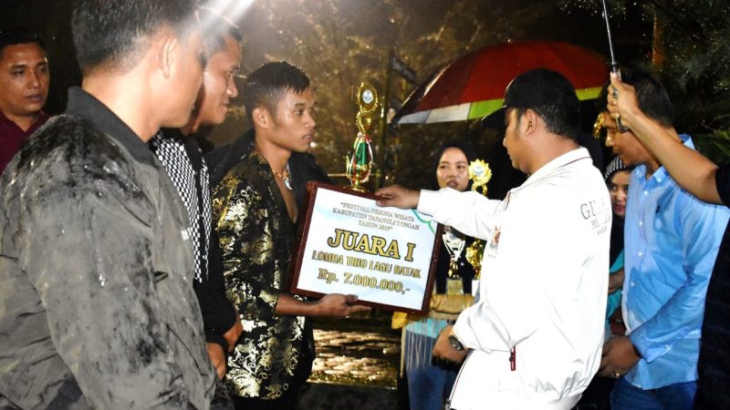Meski Hujan, Bupati Tapteng Bersama Rombongan Hadiri Puncak Acara Festival Pesona Wisata Tahun 2019