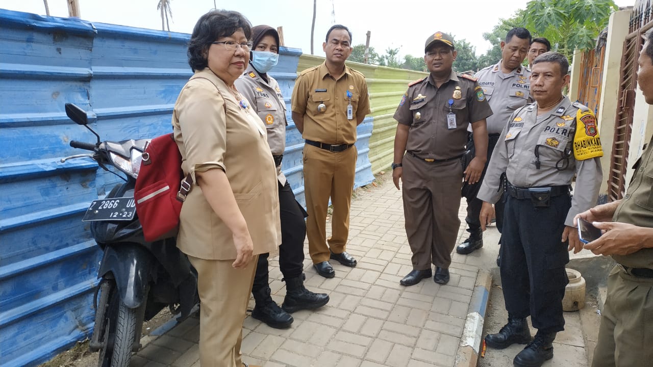 Pembuatan Spiteng Saluran Pembuangan Air Kotoran Warga di Jalan Ampera Rt.02/01 di Hadiri Kapolsek Karawaci
