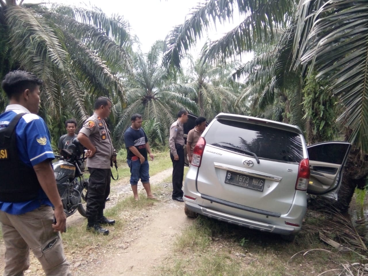 Usai Mencuri Di Toko Kanaya, Pelaku Tinggalkan  Satu Unit Mobil Avanza