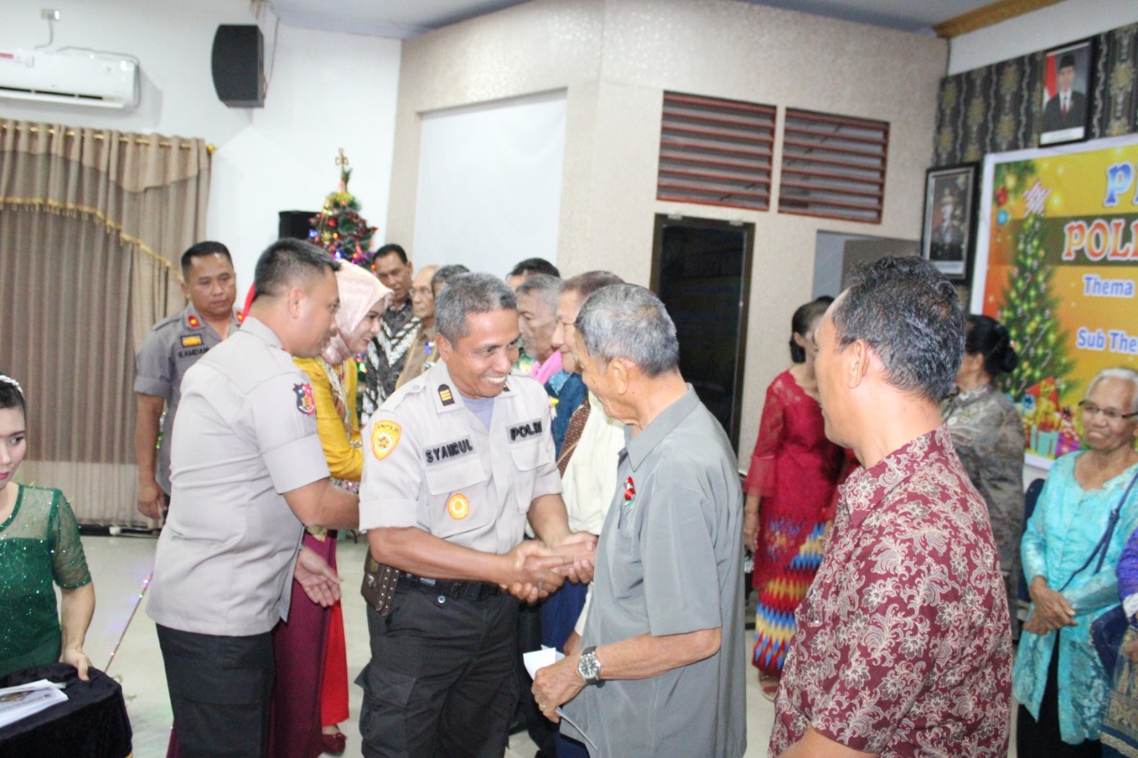 Perayaan Natal Polres Tapteng Angkat Tema “Hidup Sebagai Sahabat Bagi Semua Orang” (Yohannes 15: 14-15)