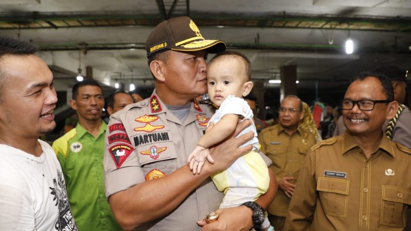 Jelang Natal dan Tahun Baru, Kapoldasu,  Pangdam I/BB Tinjau Harga Sembako di Beberapa Pasar di Medan