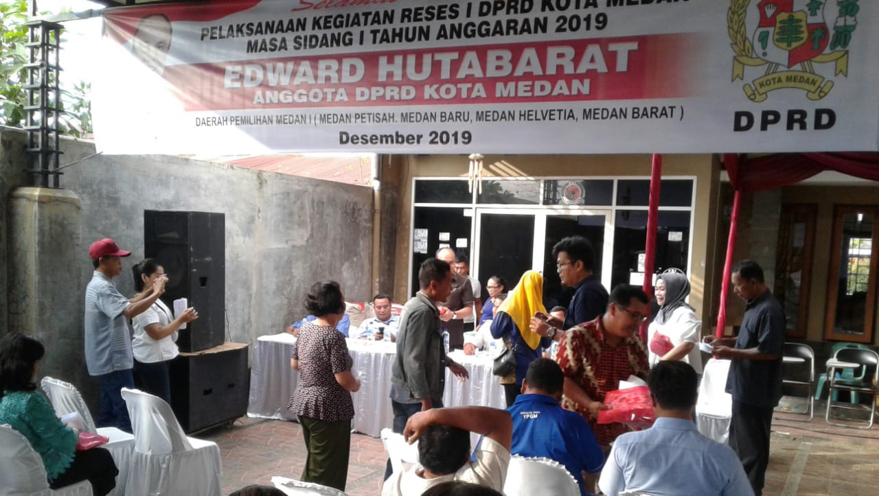 Warga Adukan Pengutipan di SMPN 11 dan 18 di Reses Edward Hutabarat