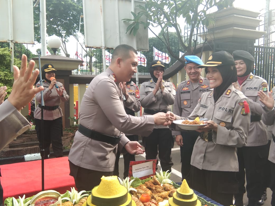 Kapolres Jakarta Timur Pimpin Upacara Peringatan Hari Ibu