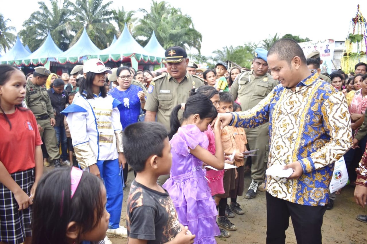 Hadiri Perayaan Natal Oikumene Tahun 2019, Bupati Tapteng Hiduplah Sebagai Sahabat Bagi Semua Orang