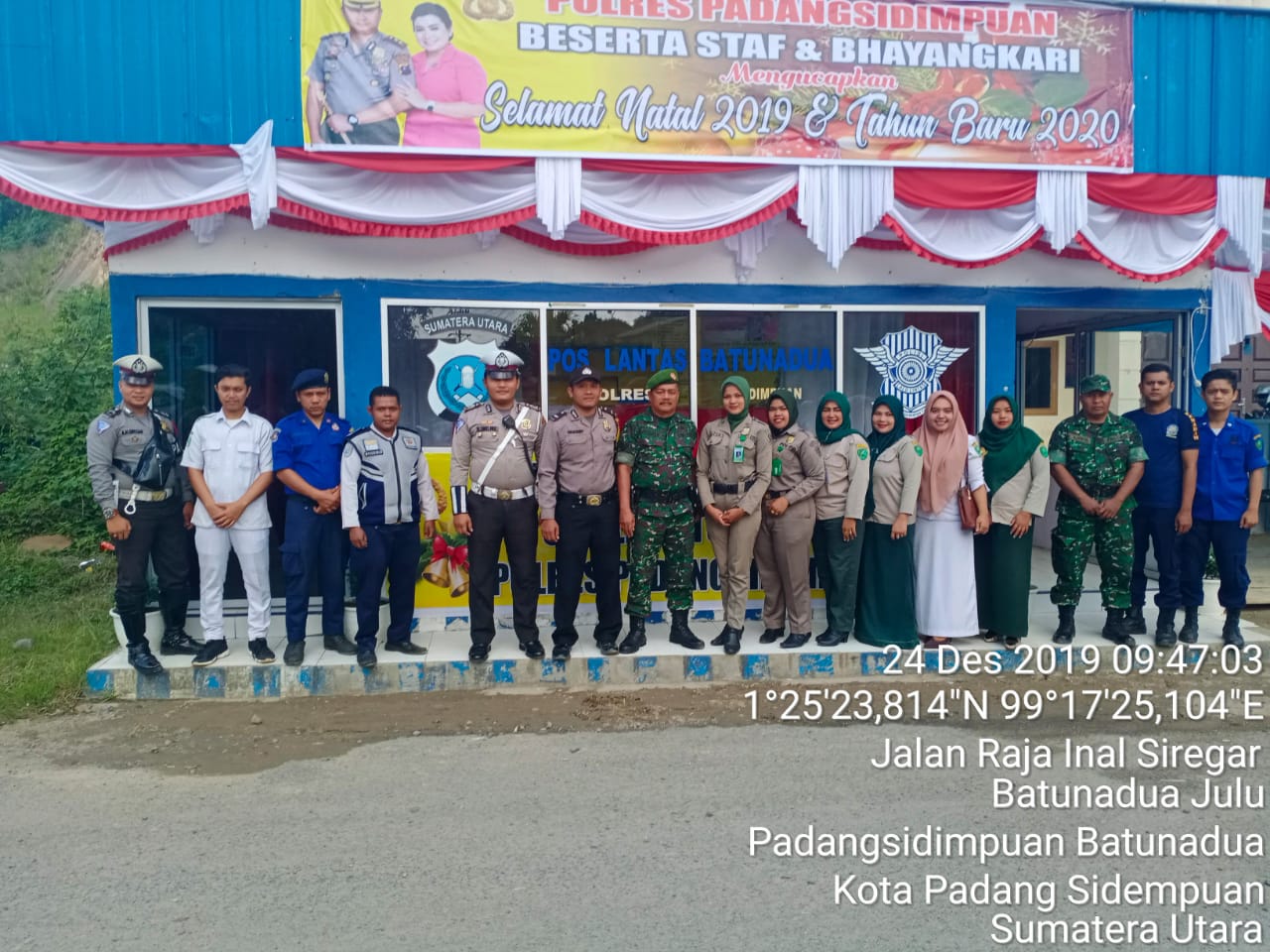Babinsa Koramil 02/Kota Padangsidimpuan Melaksanakan Pengamanan Jelang Natal Dan Tahun Baru