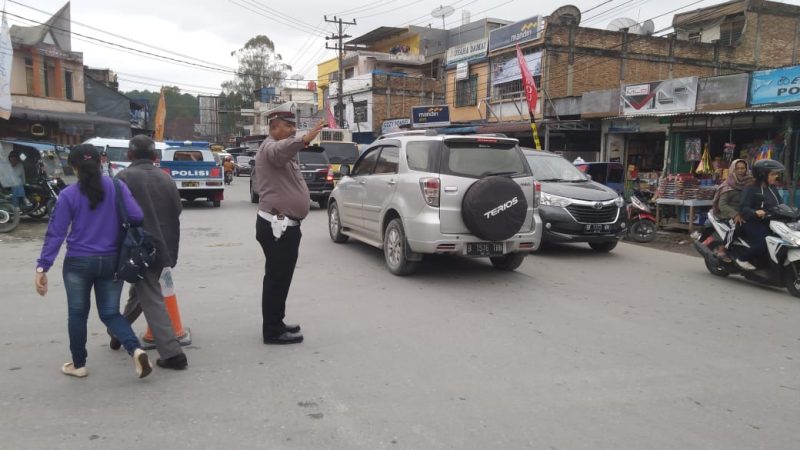Lalulintas di Siborongborong Lancar Masyarakat Berterimakasih kepada Polsek Siborongborong