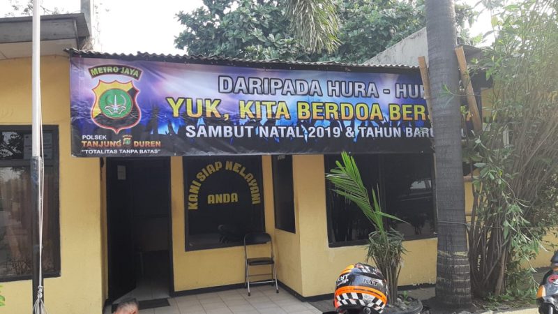 Polsek Tanjung Duren Pasang Spanduk Ucapan Selamat Hari Natal 25 Desember 2019 dan Tahun Baru 1 Januari 2020