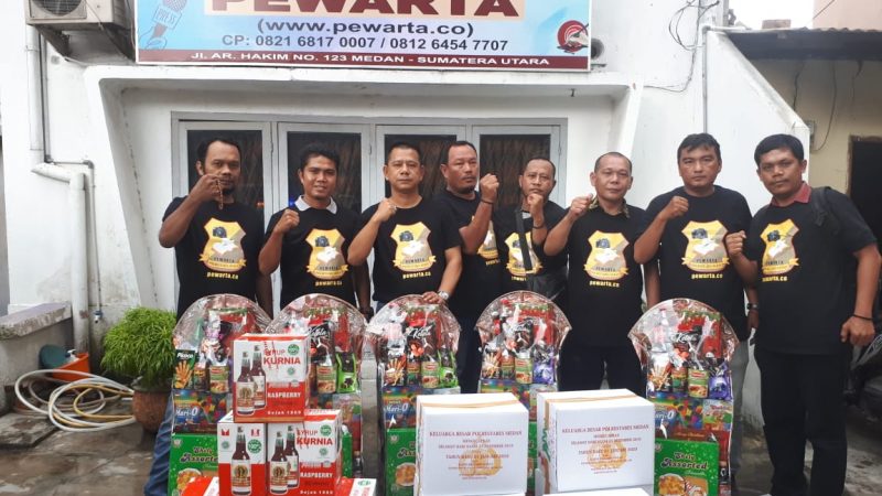 Ketua Pewarta Polrestabes Medan Bagikan Parcel dan Paket Natal Dan Tahun Baru Pada Wartawan