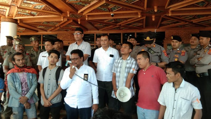 Mahasiswa Subulussalam Unjuk Rasa di Depan Kantor Gubernur Aceh, Minta BPN Aceh Mengagendakan Megukur HGU PT MSSB