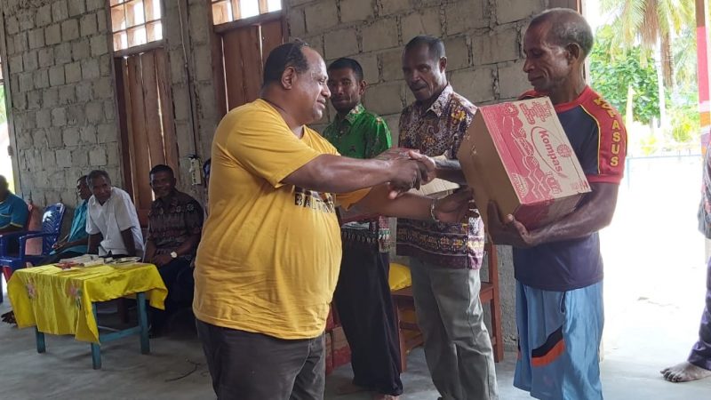 Roni Dimara Hadiri Perayaan Natal yang Kedua di Gereja GKI Pniel Kampung Reni
