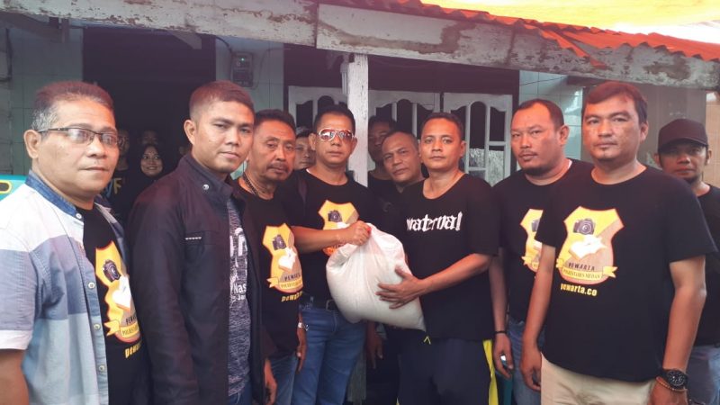 Sebelum Berangkat Liburan ke Themepark Pantai Cermin,  Anggota Pewarta Polrestabes Sempatkan Melayat Kerumah Almarhum Ali Amrul