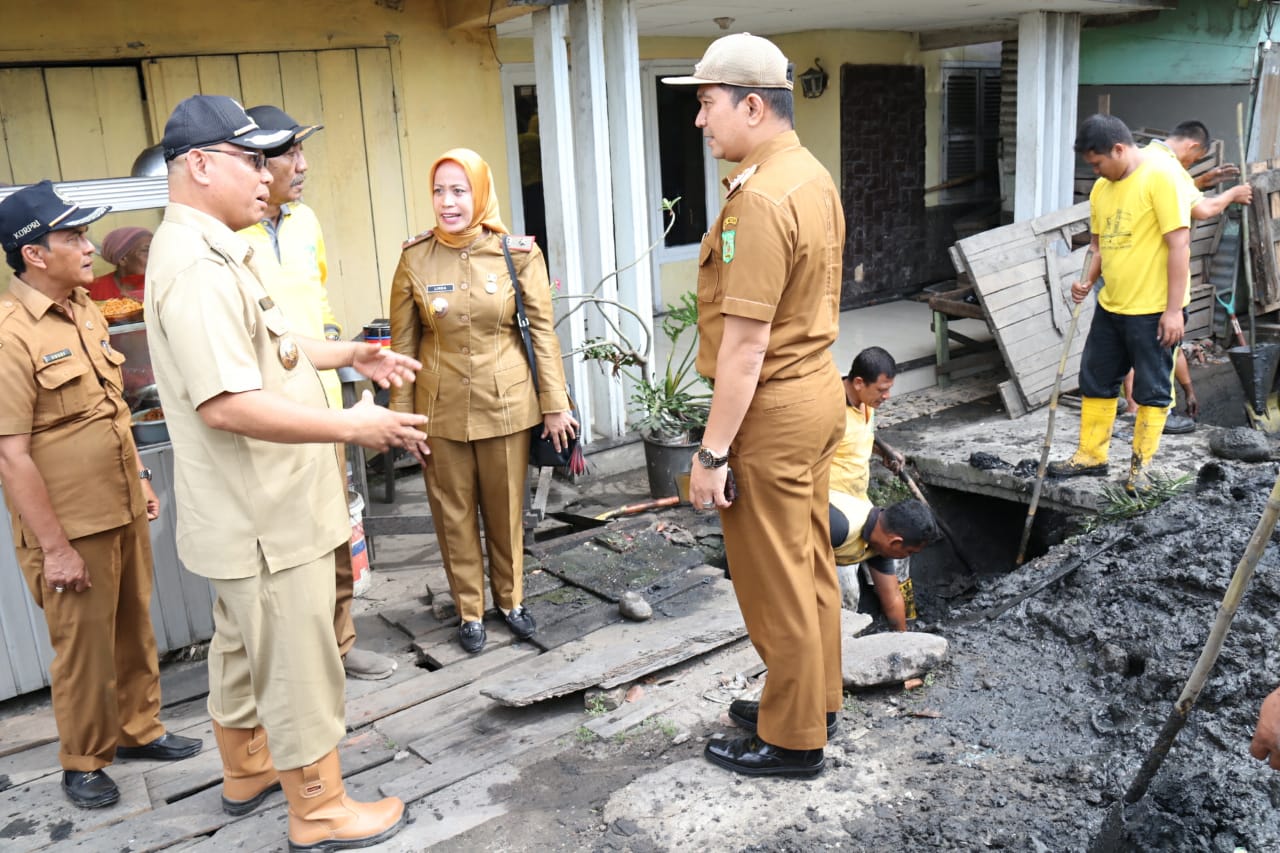 Akhyar Satroni Normalisasi Drainase di Kecamatan Medan Tembung