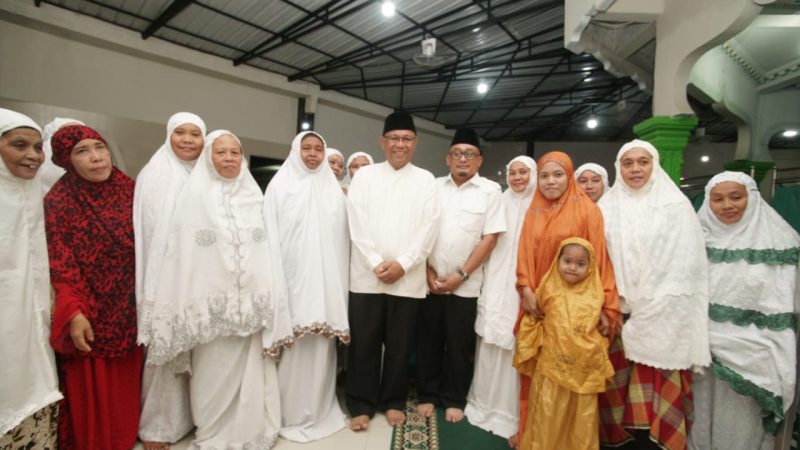 Akhyar Shalat Maghrib Berjamaah Di Masjid Al Ma’ruf Medan Deli