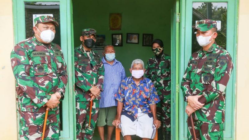 Peringati HUT Ke-76 TNI, Korem 071/Wijayakusuma Vaksinkan Lansia dan Disabilitas Door to Door serta Bagikan sembako