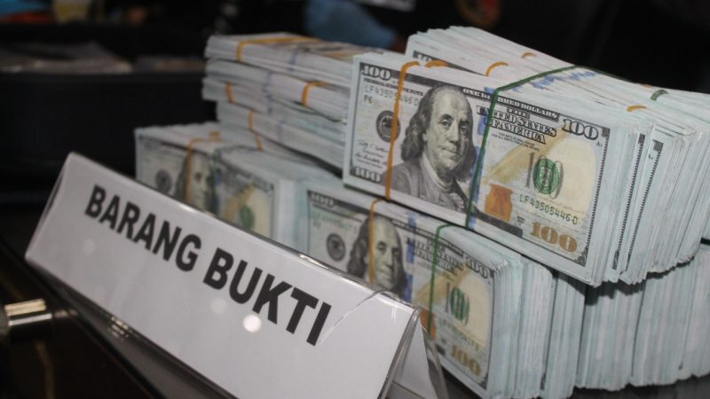 Unit Krimum Satreskrim Polres Metro Jakarta Barat Tangkap Dua Pelaku Uang Palsu (Black Dollar)