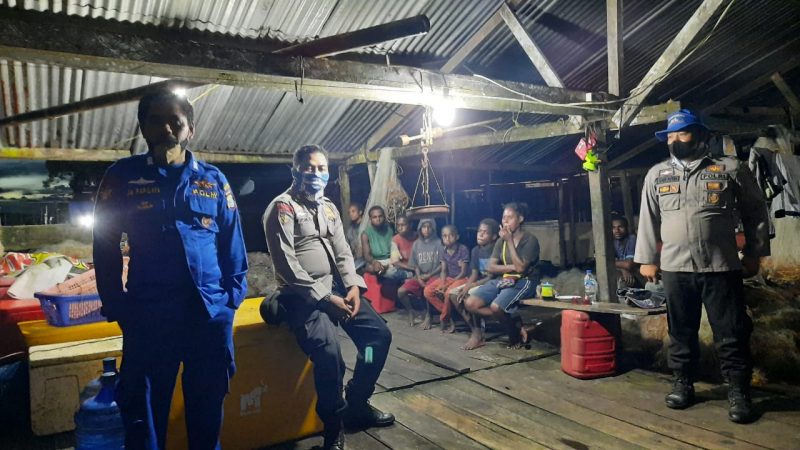 Sat Pol Air Polres Sorong Selatan Bhakti Sosial ke Masyarakat Pesisir Pantai