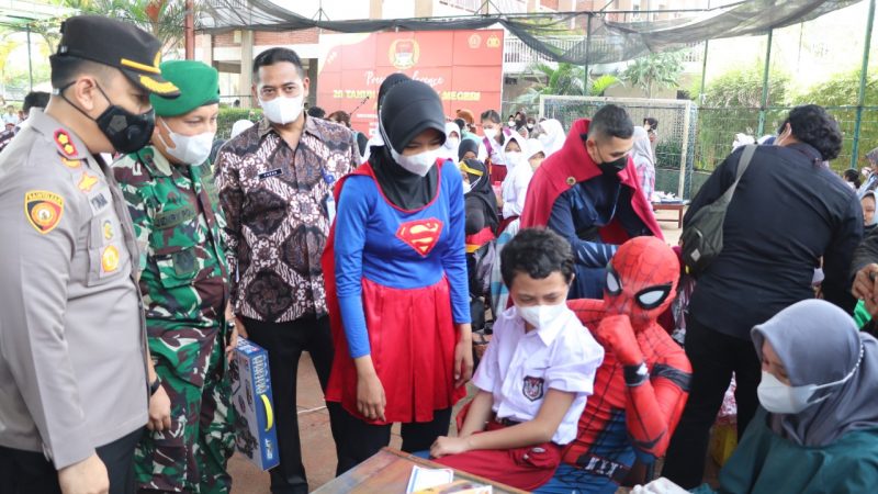 Menarik Minat Anak Untuk Vaksinasi Usia 6-11 Tahun, Polres Kendal Pakai Kostum Superhero