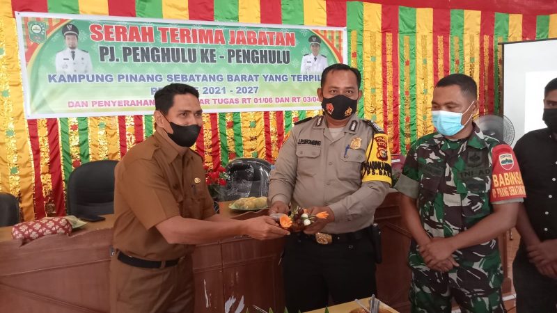 Bhabinkamtibmas Bripka Jumi Hadiri Sertijab Penghulu