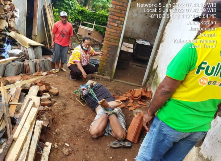Seorang Anak Di Malang Bacok Bapak Kandung Hingga Tewas