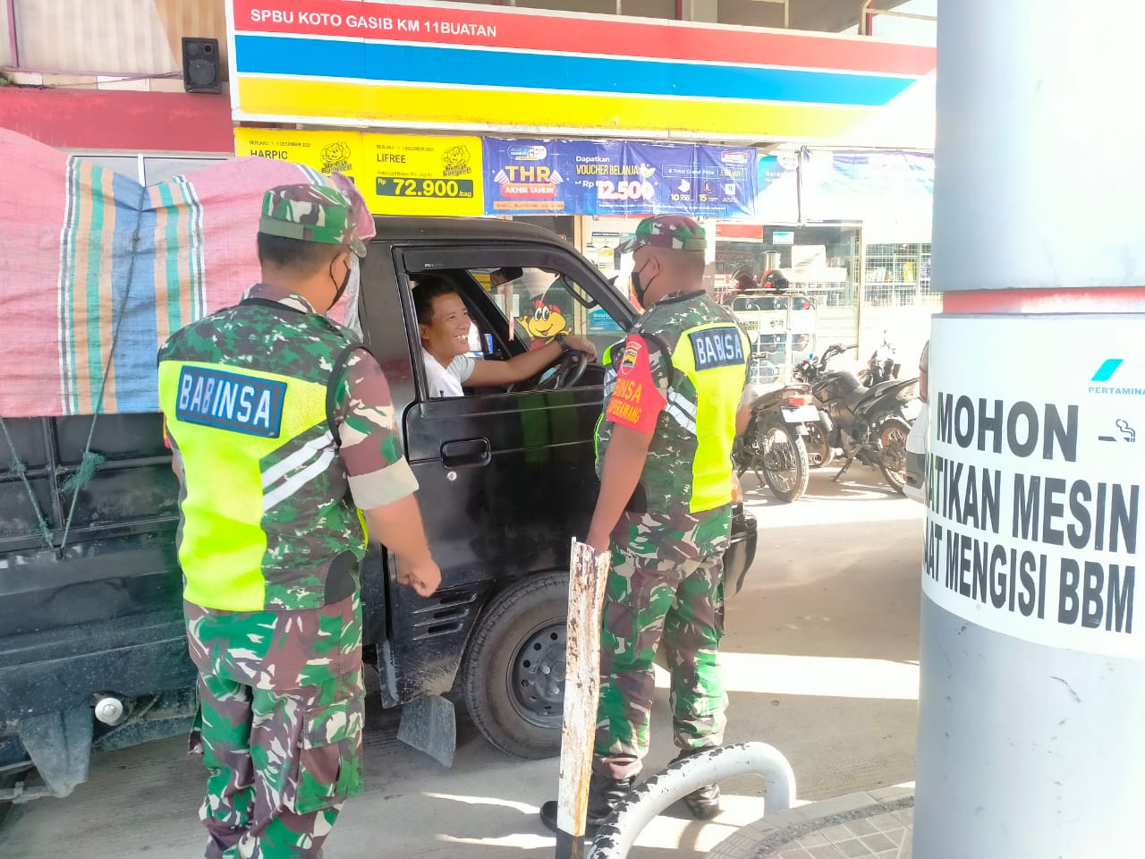Babinsa Koramil 04/Perawang Serma Edy Dan Kopda Suratno Lakukan Patroli Protokol Kesehatan