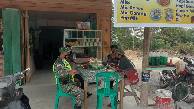 Babinsa Koramil 04/Perawang Sertu Uuk Sudari kantor Jalin Komsos Dengan Warga Binaannya