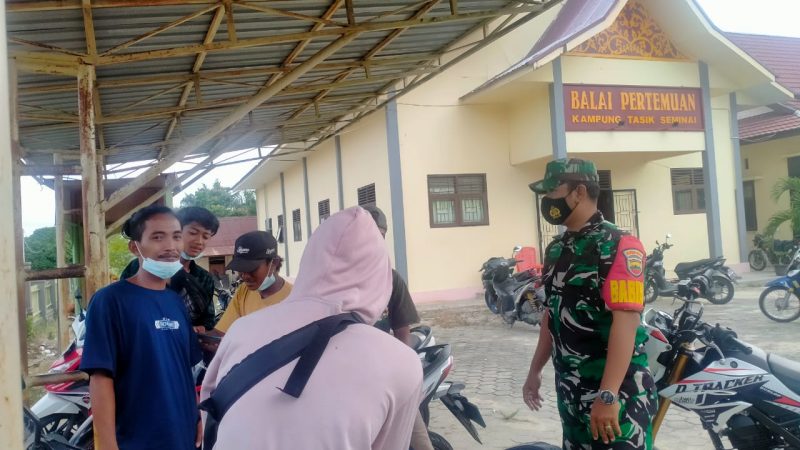 Babinsa Koramil 04/Perawang Laksanakan Pendampingan Vaksinasi